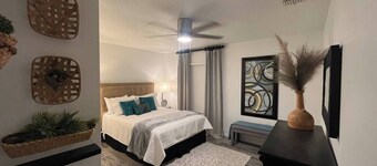 Spacious 4BR/2BA Home in Spring Hill – Family-Friendly, Near Beaches & Springs