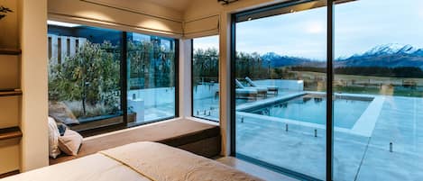 Casa de lujo, vista a la montaña | Escritorio y espacio para trabajar con laptop