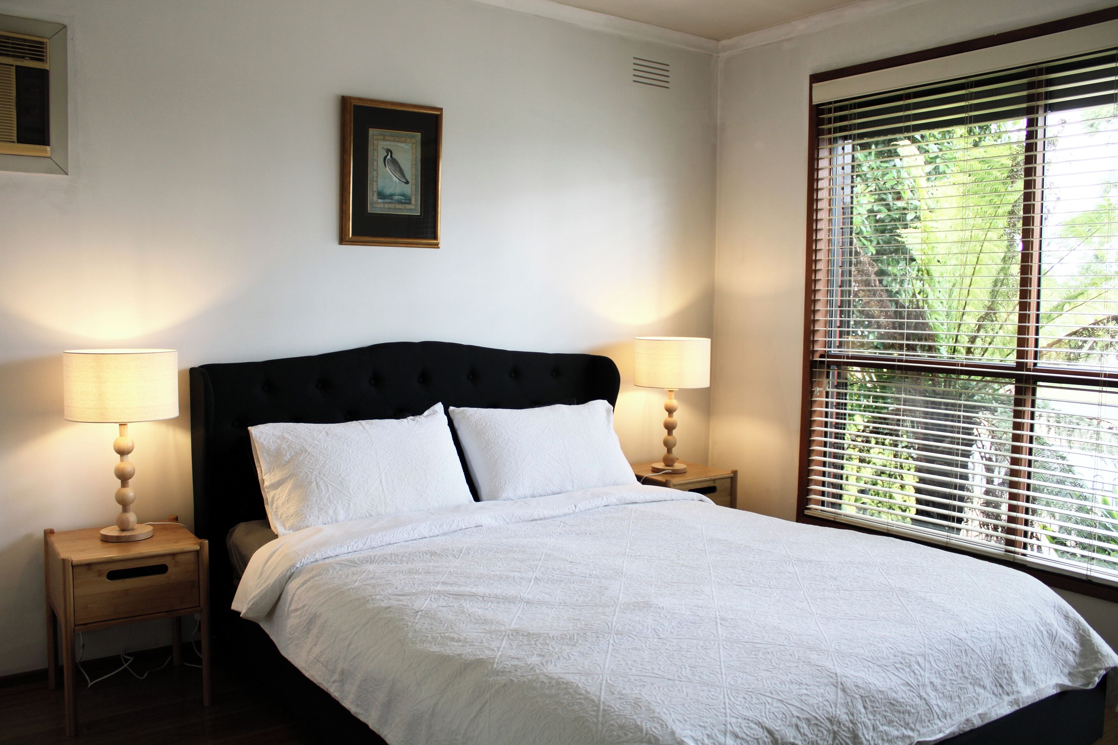 3 habitaciones, tabla de planchar con plancha, internet y ropa de cama 