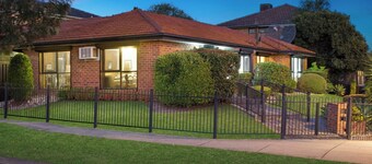Cozy House 3BD/2BR in Mill Park