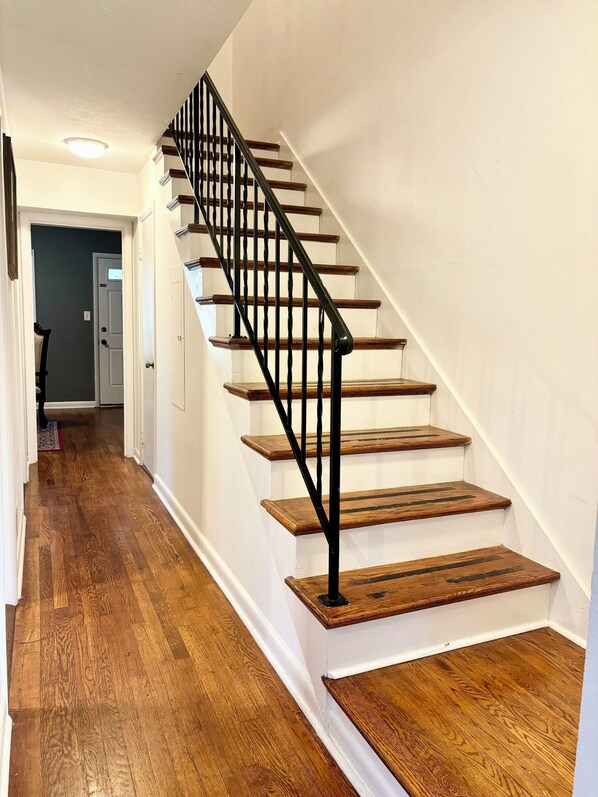 Interior - Walk to Piedmont Park, Townhouse Sleeps 6, Fire Pit , Parking (Atlanta)