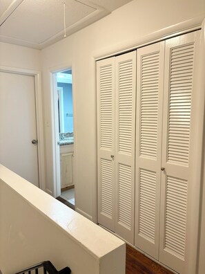 Interior - Walk to Piedmont Park, Townhouse Sleeps 6, Fire Pit , Parking (Atlanta)