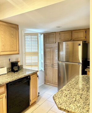 Interior - Walk to Piedmont Park, Townhouse Sleeps 6, Fire Pit , Parking (Atlanta)