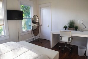 7 bedrooms, iron/ironing board, WiFi, bed sheets