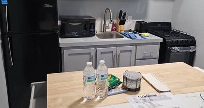 Queen's Court 1 Bedroom apartment with fully equipped kitchen - Unit 4