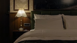 Businessman Spa Room (Quad, with Private Spa) | Ylelliset vuodevaatteet, yksilöllisesti sisustettu, äänieristys