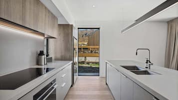 Køleskab, mikrobølgeovn, ovn, kogeplade