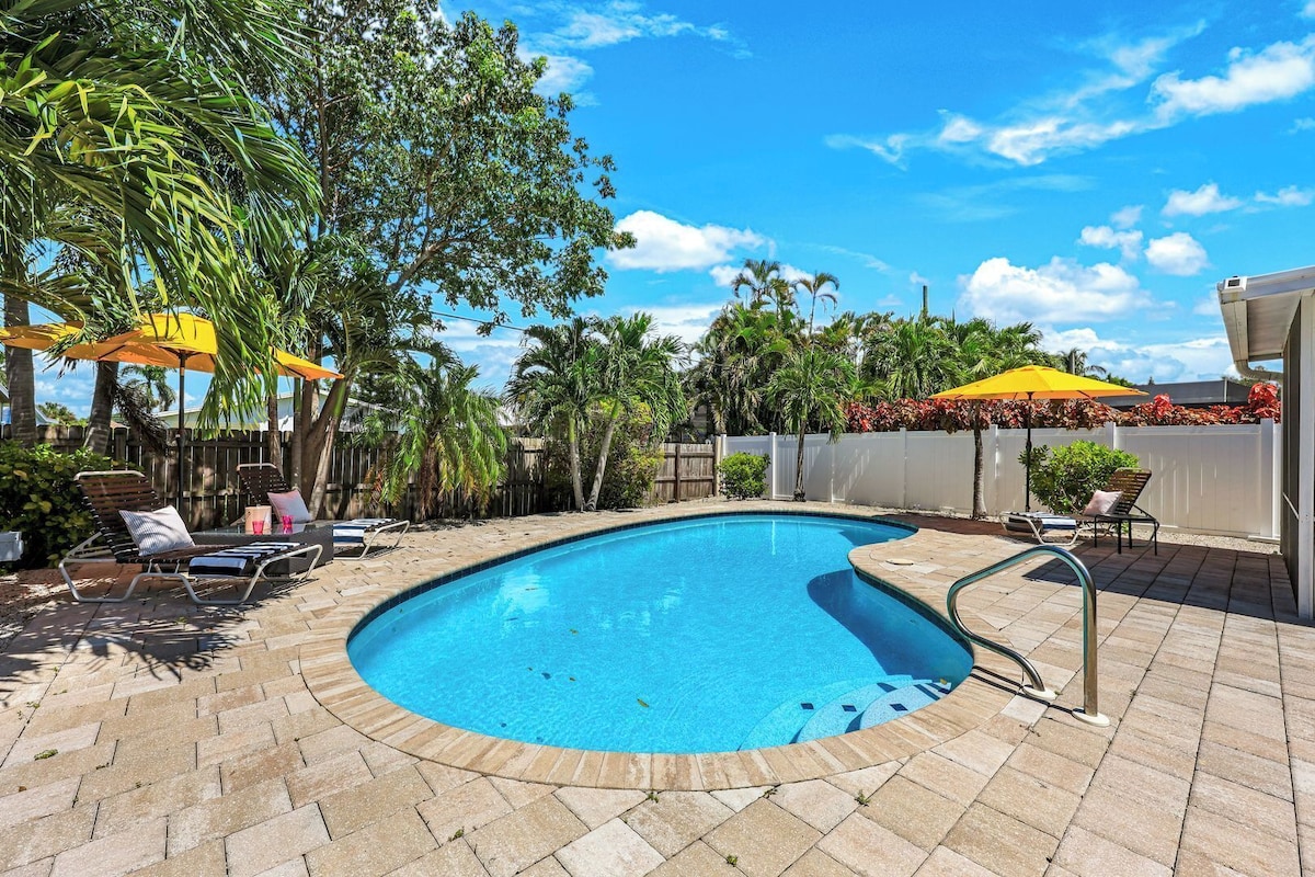 NEW Coral Reef Retreat | Vanderbilt Beach 3BR, 2BA Private Pool