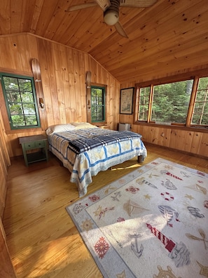 2 bedrooms, travel cot, WiFi, bed sheets
