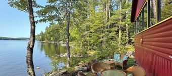 Cozy lakefront cabin on Damariscotta Lake, relax & enjoy summer as it should be.