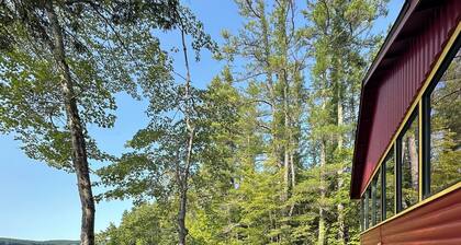 Cozy lakefront cabin on Damariscotta Lake, relax & enjoy summer as it should be.