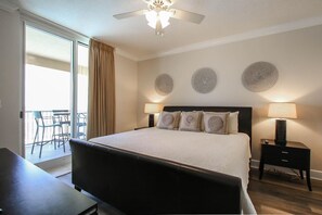 3 slaapkamers, een bureau, een strijkplank/strijkijzer, reisbedje