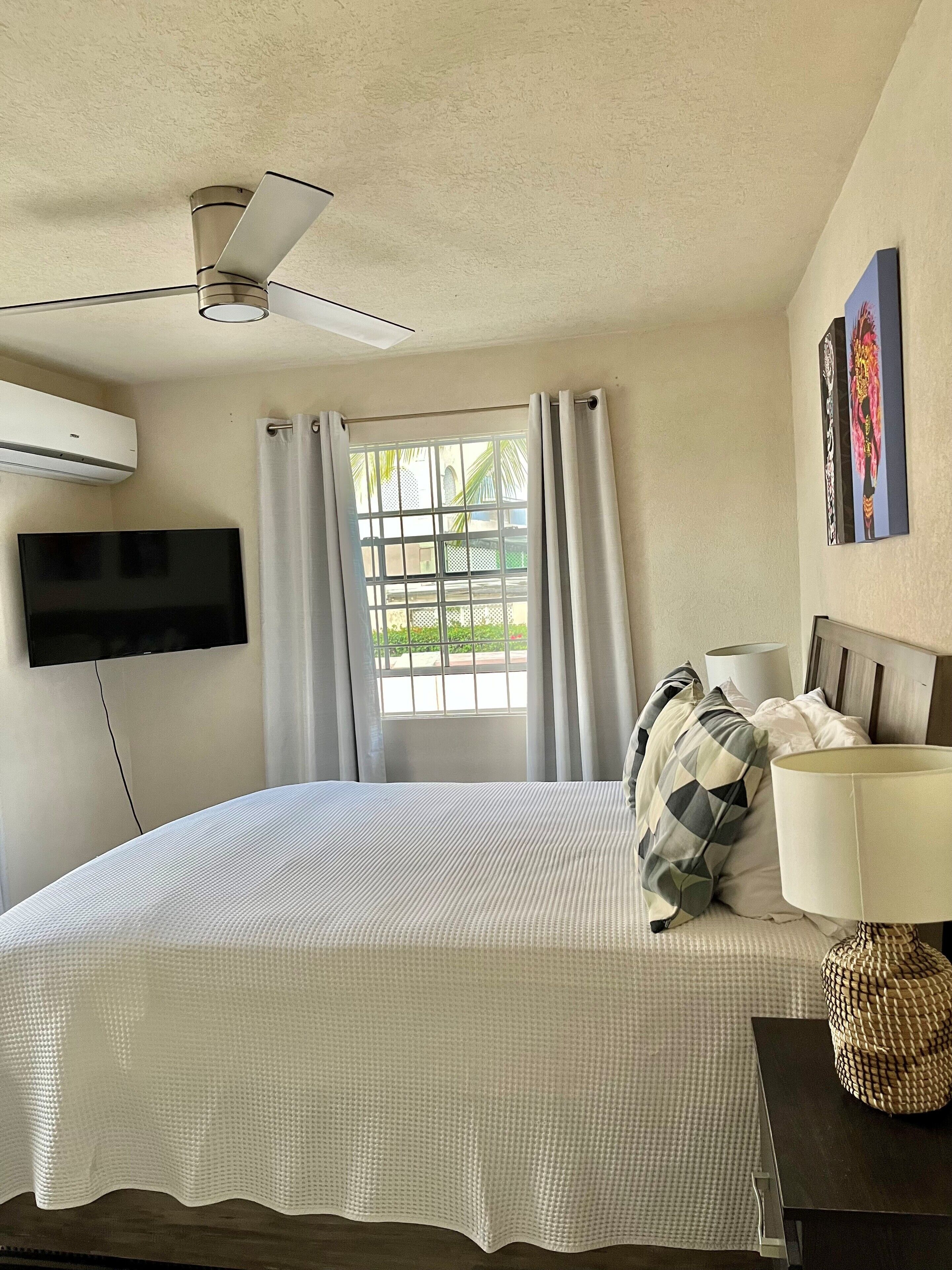 2 室のベッドルーム、セーフティボックス (室内)、デスク、アイロン / アイロン台