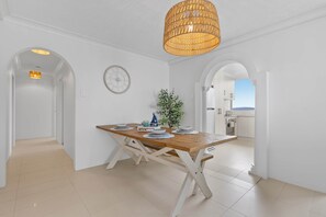 Dining - Absolute Beach Front (Surfers Paradise)