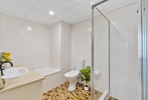 Towels - Absolute Beach Front (Surfers Paradise)