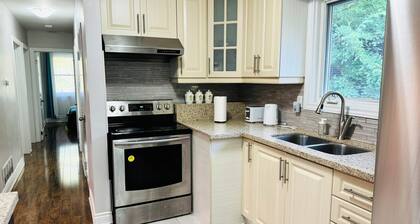 City Comfort Meets Nature – Walk to Lake & Trails