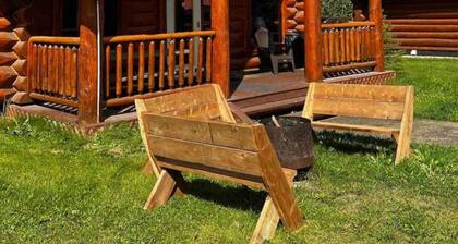 Golden Rustic Cabin Getaway|Loft & Mountain Views!