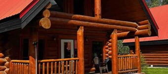 Golden Rustic Cabin Getaway|Loft & Mountain Views!