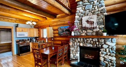 Beautiful 2BR Wooden Cabin