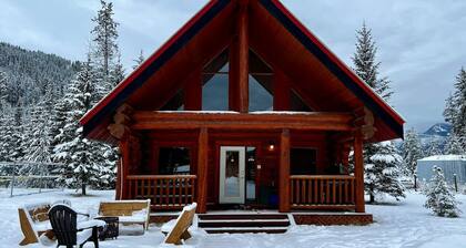 Golden Rustic Cabin Getaway|Loft & Mountain Views!