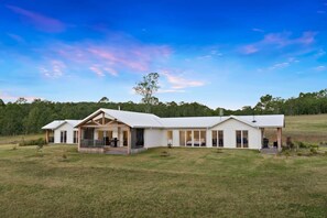 Exterior - The Semillon Villa at Molly Morgan Wines (Lovedale)