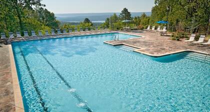 Cliffside Escape – Cozy 2BR/2BA Condo with Scenic Views
