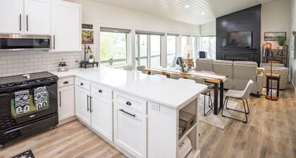 Cliffside Escape – Cozy 2BR/2BA Condo with Scenic Views