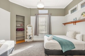 4 bedrooms, WiFi - Bendigo Signature Accommodation Cathedral View (Bendigo)