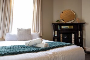 4 bedrooms, WiFi - Cathedral View - Sleeps 16 (Bendigo)