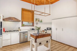 Private kitchen - Bendigo Signature Accommodation Cathedral View (Bendigo)