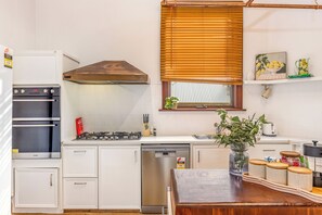 Private kitchen - Bendigo Signature Accommodation Cathedral View (Bendigo)