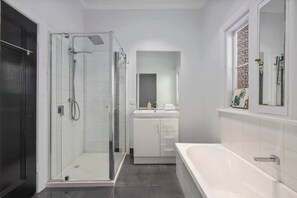 Bathroom - Hargreaves St • Group Holiday 8BR • Bendigo CBD (Bendigo)