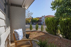 Terrace/patio - Hargreaves St • Group Holiday 8BR • Bendigo CBD (Bendigo)