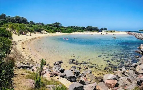 Barefoot At Blacksmiths - 4 Bedrooms + Playroom with sofa bed, Walk to  Beach
