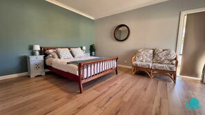 5 chambres, fer et planche à repasser, draps fournis