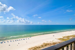On the beach - Beachfront Penthouse 1BR @ Phoenix X • Sleeps 6 • Stunning Views & Next to Flora-Bama (Orange Beach)