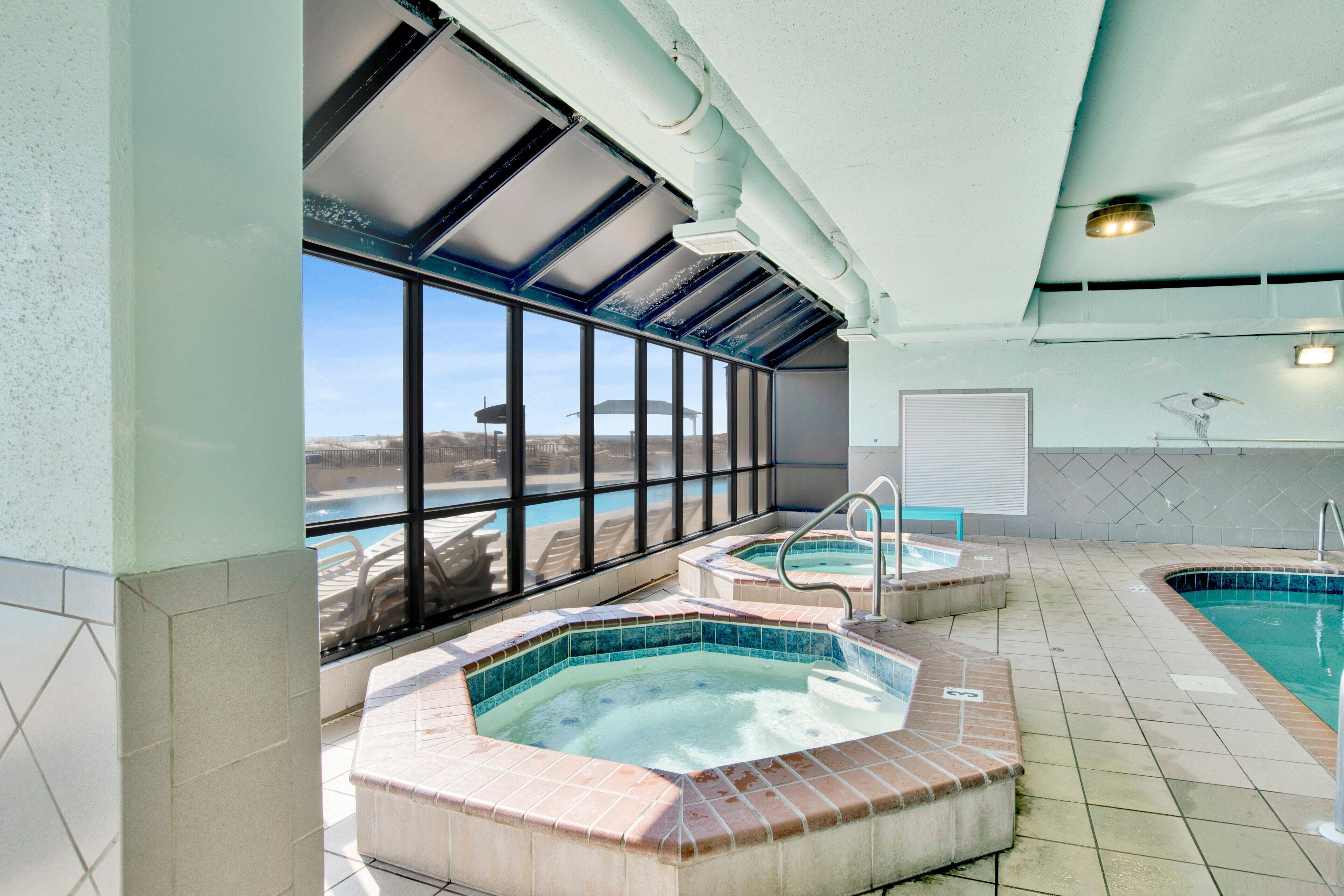 Alberca techada y alberca climatizada