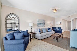 TV - Beachfront Penthouse 1BR @ Phoenix X • Sleeps 6 • Stunning Views & Next to Flora-Bama (Orange Beach)