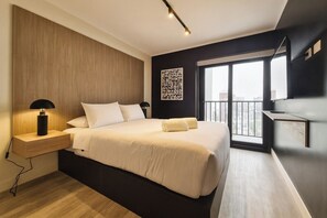 2 bedrooms, iron/ironing board, WiFi