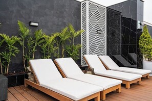 Property grounds - geko| Quimera_2BR near Barranco's top spots w/pool (Lima)