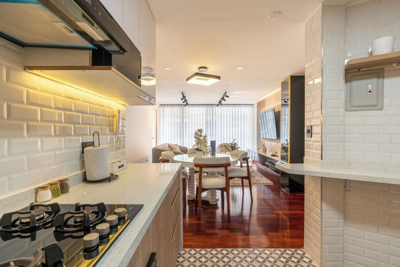 Fridge, microwave, oven, coffee/tea maker