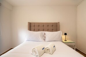 2 bedrooms, iron/ironing board, WiFi
