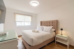 2 bedrooms, iron/ironing board, WiFi