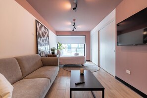TV - geko| Blush _Loft near Malecon (Lima)