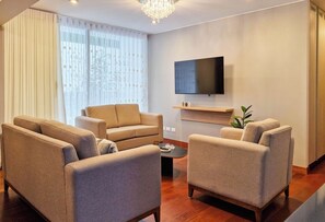 TV - Geko | Meridian_ 3BR top location w/parking spot (San Isidro)