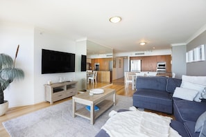 Comfort Apartment, Balcony, Ocean View | Living area
