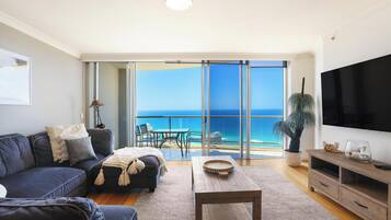 Comfort Apartment, Balcony, Ocean View | Living area