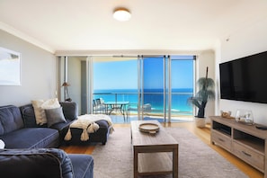 Comfort Apartment, Balcony, Ocean View | Living area