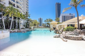 Piscine couverte, piscine extérieure
