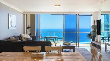 Comfort Apartment, Balcony, Ocean View | In-room dining